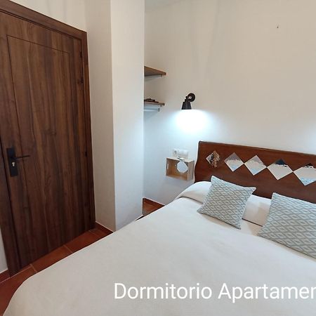 סהרה דה לה סיירה El Detalle Apartamento Y Estudio מראה חיצוני תמונה